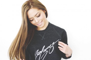 jenny_zengarage_script_crewneck_04